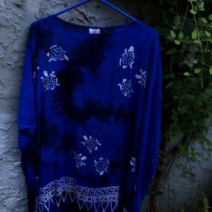 Unitalla blue turtle design poncho.